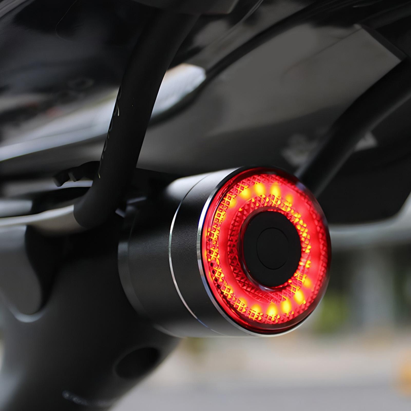 Commuting With Road Bike - Inteligentna lampka tylna rowerowa z czujnikiem